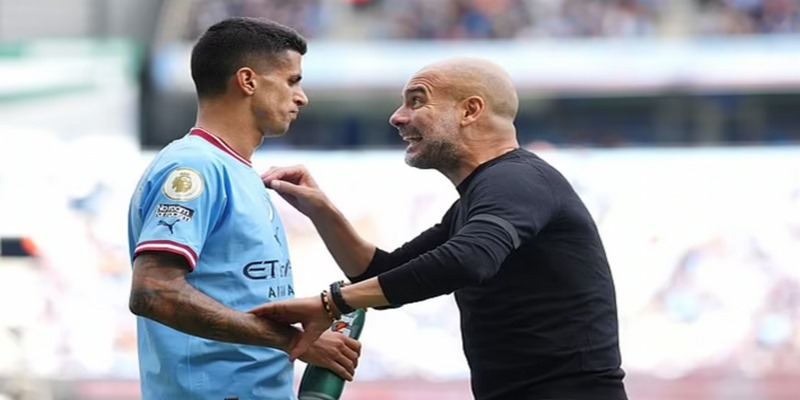 Cancelo công khích Pep Guardiola